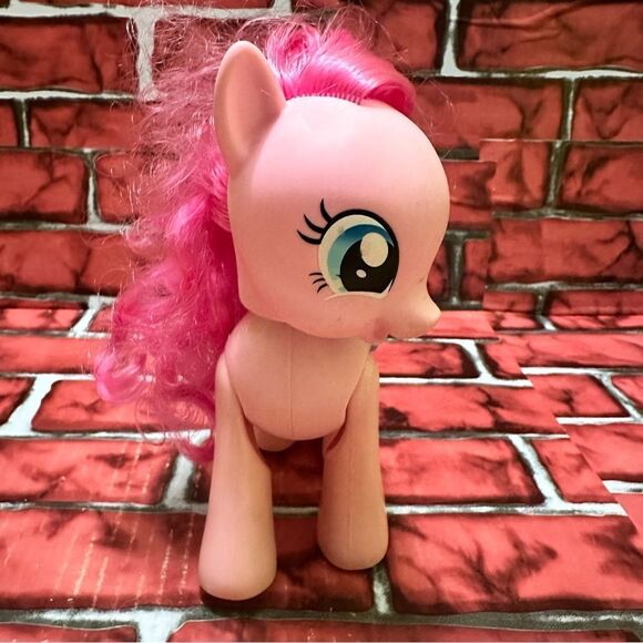 My Little Pony Pinkie Pie interactive toy - Picture 2 of 6